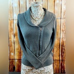 Women’s Gap zip front sweater. Grey with silver sipper size medium.